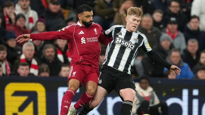 玩法-萨拉赫对阵纽卡斯尔老将的一次动作引发警钟|穆罕默德·萨拉赫|利物浦|特里皮尔|史蒂夫-尼科尔|穆罕默德-萨拉赫_新浪体育_新浪新闻