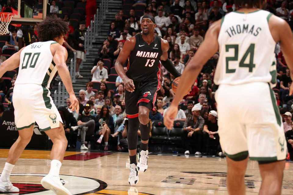 玩法-阿德巴约83分后轰21+8！热火险胜雄鹿豪取7连胜 字母哥31+6